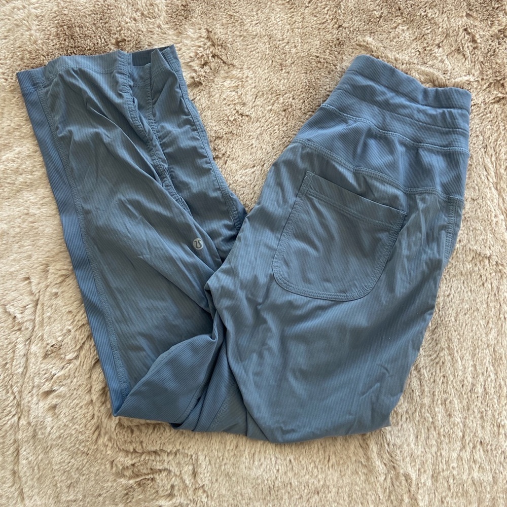 Lululemon cropped pants